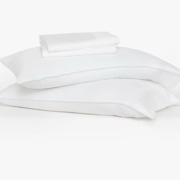 Elegant White Bedding Sheet Set - Picture 1 of 3